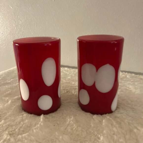 Gorgeous Designs China 5-1/4" Red & White Glass/Vase Set of (2) - Picture 2 of 4